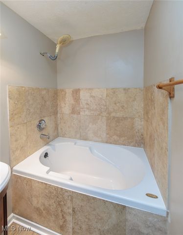 5062 Lee Road, Maple Heights, OH 44137