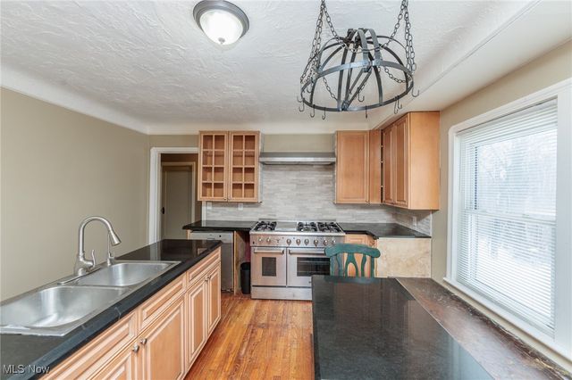 5062 Lee Road, Maple Heights, OH 44137