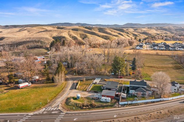 8836 N Duncan Lane, Boise, ID 83714