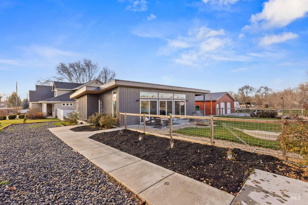 8836 N Duncan Lane, Boise, ID 83714