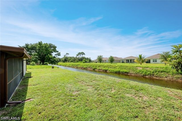 19480 Poppytree CT, Lehigh Acres, FL 33936