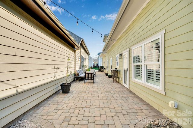 7526 Fairway Villa Circle, Denver, NC 28037