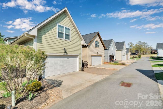 7526 Fairway Villa Circle, Denver, NC 28037