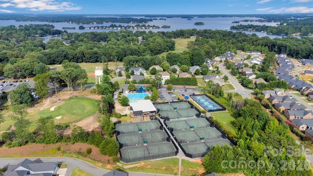 7526 Fairway Villa Circle, Denver, NC 28037