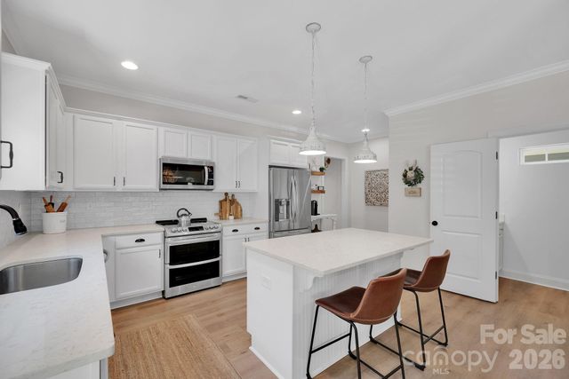 7526 Fairway Villa Circle, Denver, NC 28037