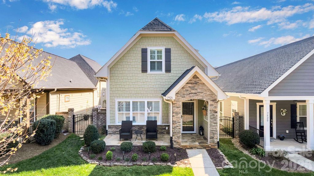 7526 Fairway Villa Circle, Denver, NC 28037