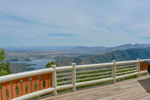 194 Cedar Lake Drive, Cedarpines Park, CA 92322