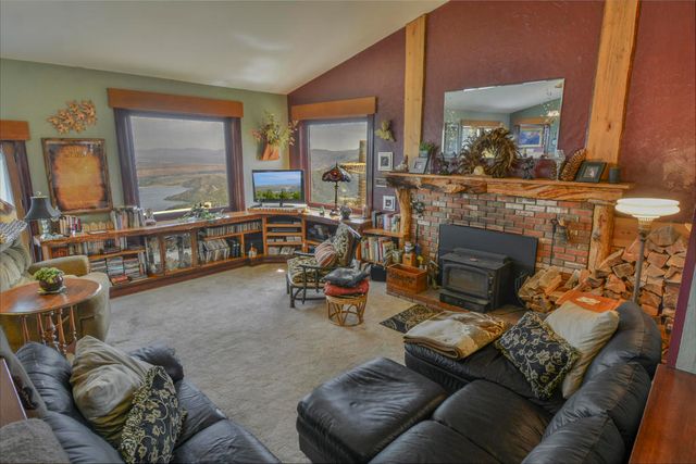 194 Cedar Lake Drive, Cedarpines Park, CA 92322