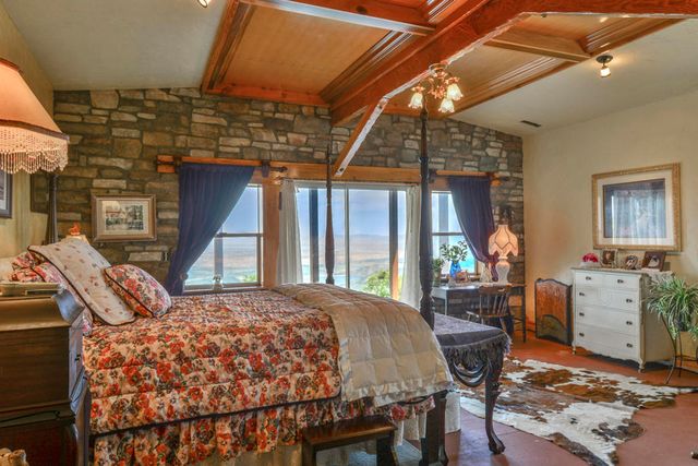 194 Cedar Lake Drive, Cedarpines Park, CA 92322