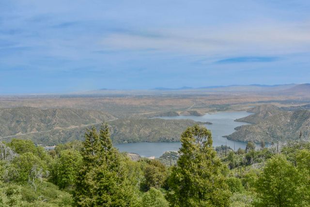 194 Cedar Lake Drive, Cedarpines Park, CA 92322