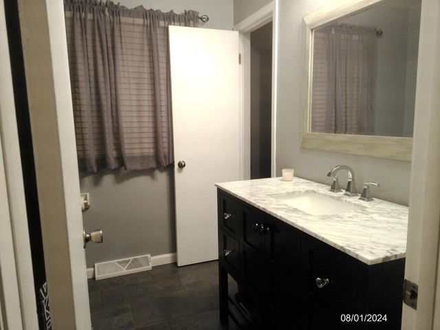 2116 Harris Highland DRIVE, Waukesha, WI 53188