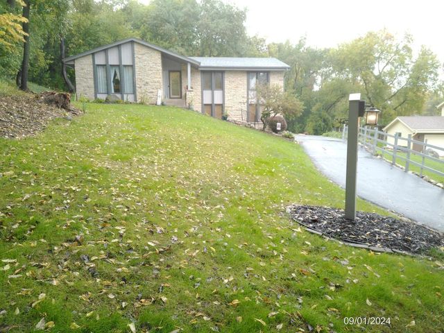 2116 Harris Highland DRIVE, Waukesha, WI 53188