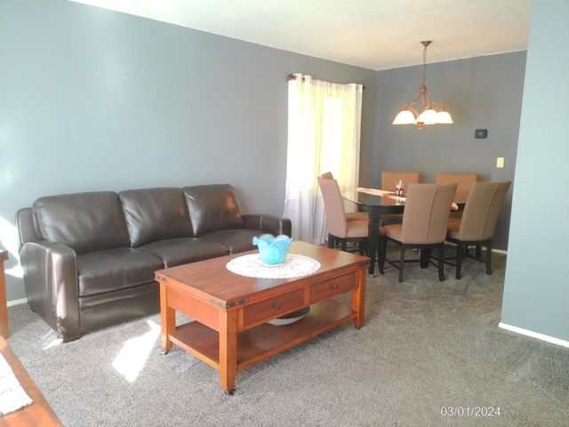 2116 Harris Highland DRIVE, Waukesha, WI 53188