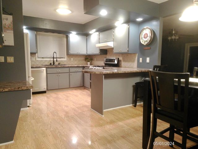 2116 Harris Highland DRIVE, Waukesha, WI 53188