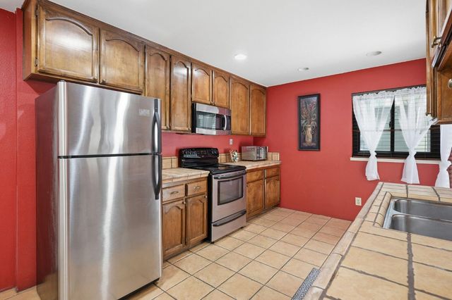 3201 Swallows Nest Dr, Sacramento, CA 95833