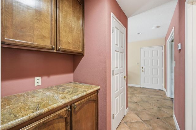3201 Swallows Nest Dr, Sacramento, CA 95833
