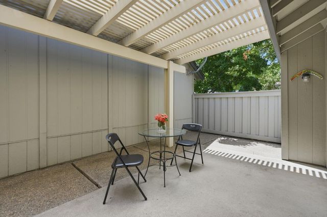 3201 Swallows Nest Dr, Sacramento, CA 95833