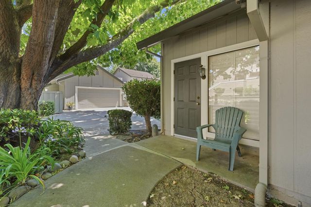 3201 Swallows Nest Dr, Sacramento, CA 95833