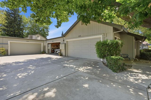 3201 Swallows Nest Dr, Sacramento, CA 95833