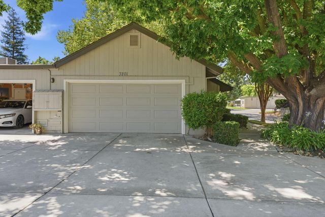 3201 Swallows Nest Dr, Sacramento, CA 95833