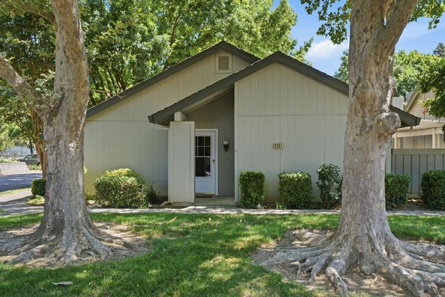 3201 Swallows Nest Dr, Sacramento, CA 95833