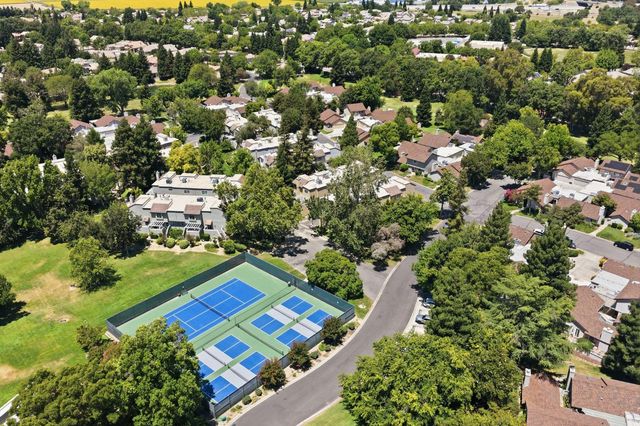 3201 Swallows Nest Dr, Sacramento, CA 95833
