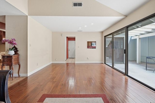 3201 Swallows Nest Dr, Sacramento, CA 95833