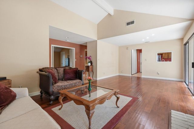 3201 Swallows Nest Dr, Sacramento, CA 95833
