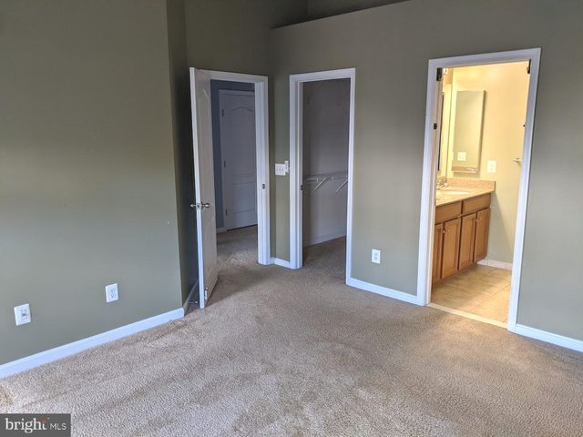 19318 DIAMOND LAKE DR, Leesburg, VA 20176