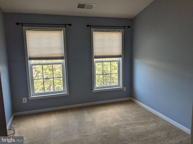 19318 DIAMOND LAKE DR, Leesburg, VA 20176