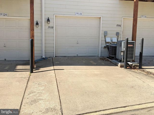 19318 DIAMOND LAKE DR, Leesburg, VA 20176