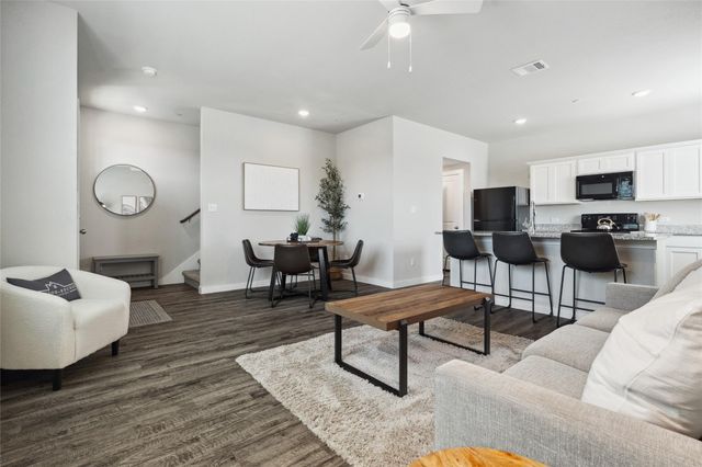 705 Horseshoe DR 1702, Leander, TX 78641