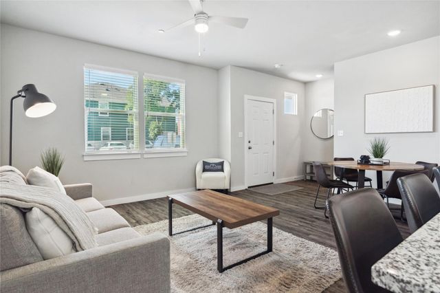 705 Horseshoe DR 1702, Leander, TX 78641