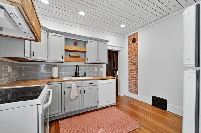 12 6th Avenue SE, Rochester, MN 55904