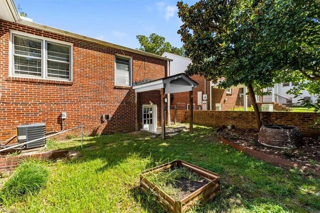 110 Mayflower Drive, Greensboro, NC 27403