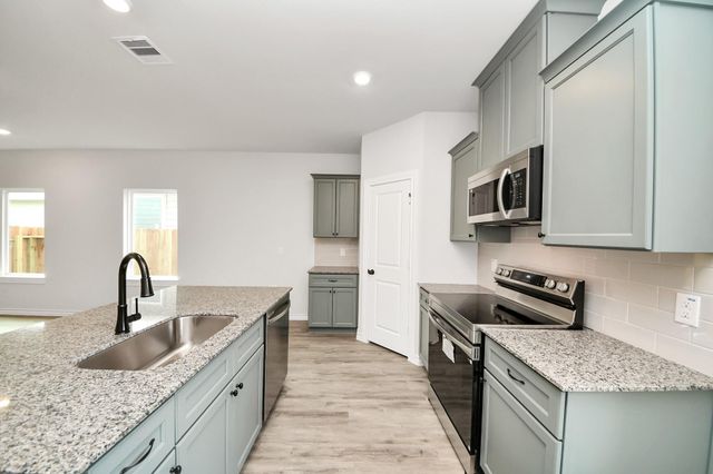 18745 Loom Drive, Conroe, TX 77306