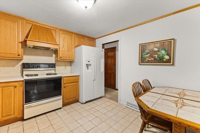 7 Portside Dr, Bourne, MA 02559