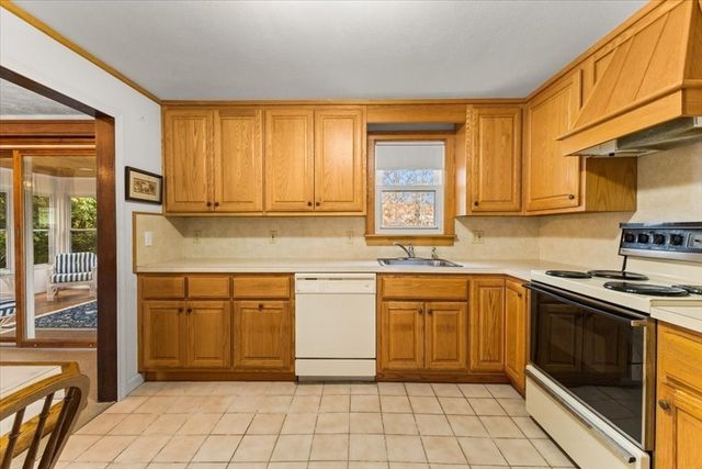 7 Portside Dr, Bourne, MA 02559