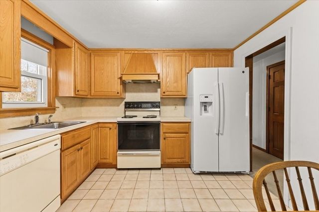 7 Portside Dr, Bourne, MA 02559