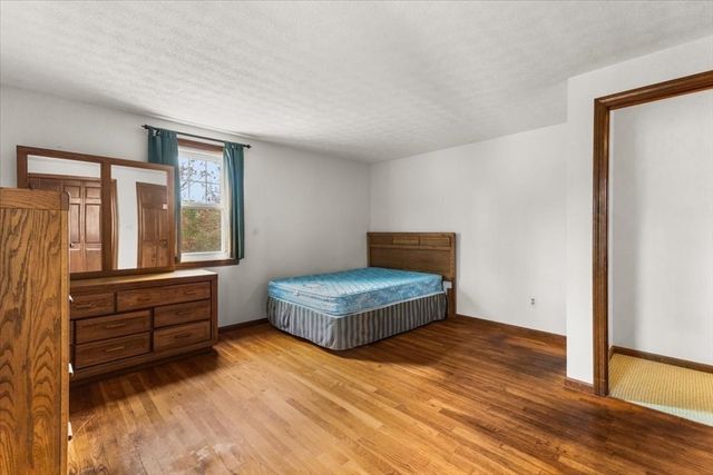 7 Portside Dr, Bourne, MA 02559