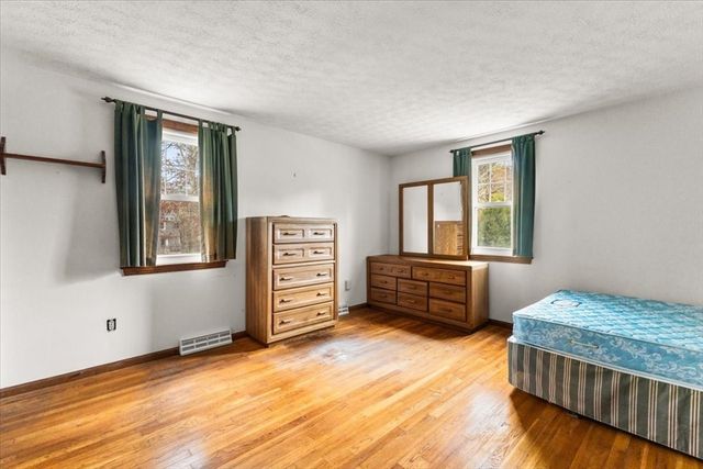 7 Portside Dr, Bourne, MA 02559