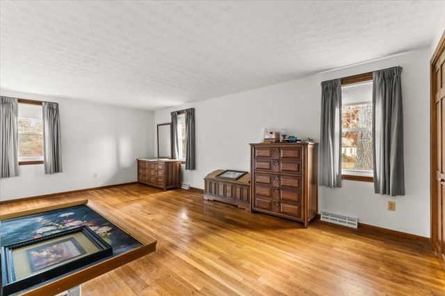 7 Portside Dr, Bourne, MA 02559