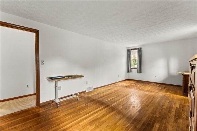 7 Portside Dr, Bourne, MA 02559