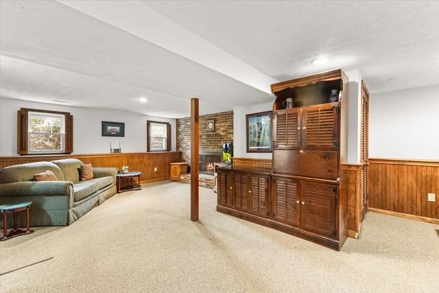 7 Portside Dr, Bourne, MA 02559