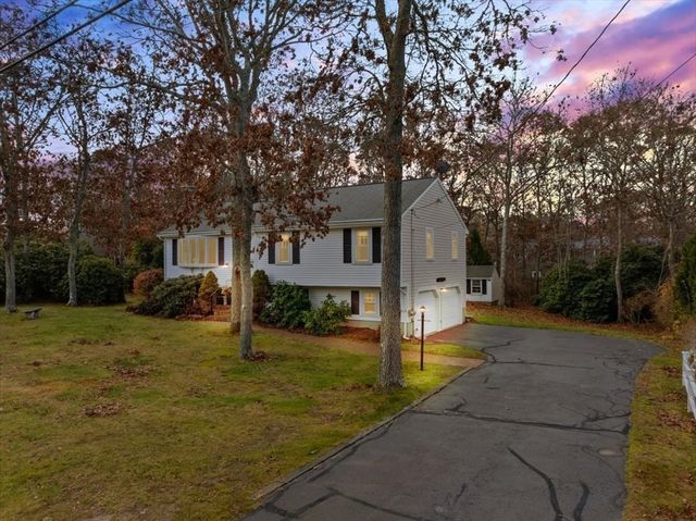 7 Portside Dr, Bourne, MA 02559