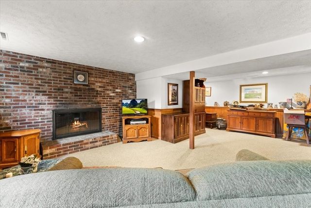 7 Portside Dr, Bourne, MA 02559