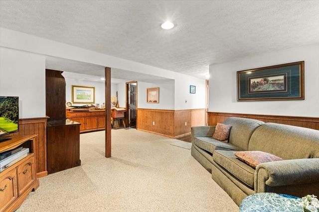 7 Portside Dr, Bourne, MA 02559