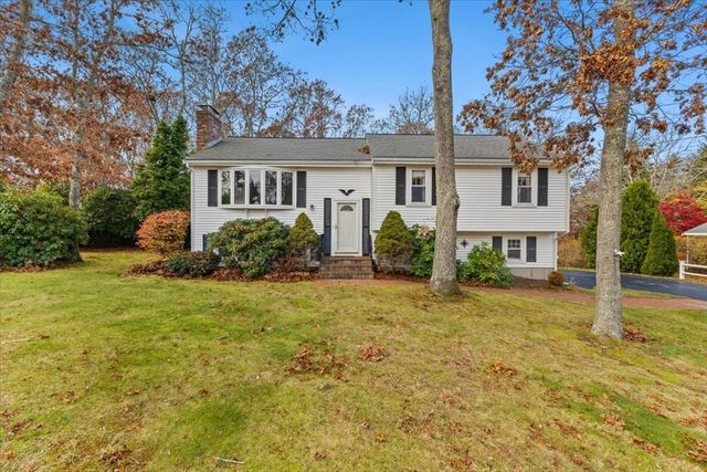 7 Portside Dr, Bourne, MA 02559