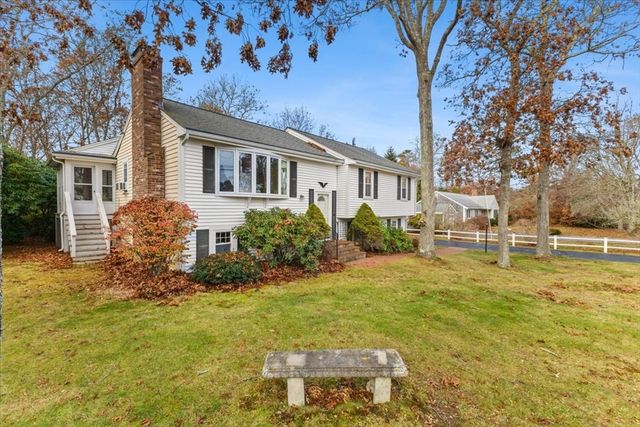 7 Portside Dr, Bourne, MA 02559