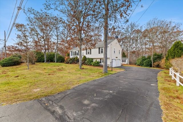 7 Portside Dr, Bourne, MA 02559